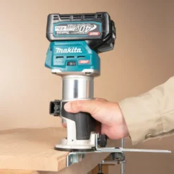 Défonceuse AFFLEUREUSE XGT 6&8MM + MAKPAC4 - Makita | RT001GZ16
