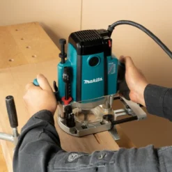 Défonceuse 2100W-Q12mm avec frein - Makita | RP2303FC07
