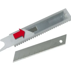 LAMES DE CUTTERS 18MM - ETUI 50 LAMES - STANLEY FATMAX 3-11-718
