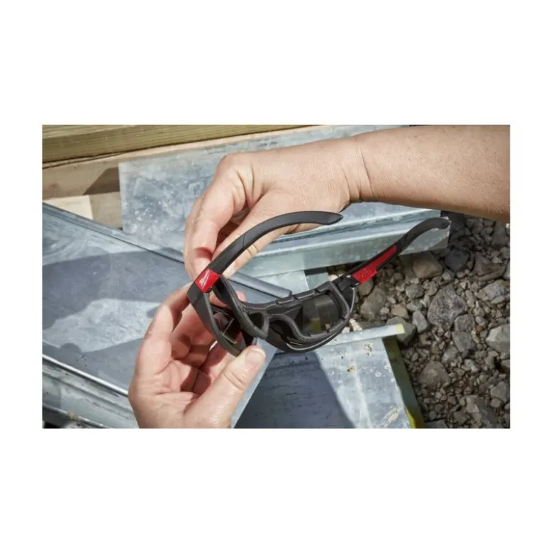 Lunettes de sécurité polarisantes hautes performance avec joint amovible - ANTI-BUEE & ANTI-RAYURE - Milwaukee | 4932471886