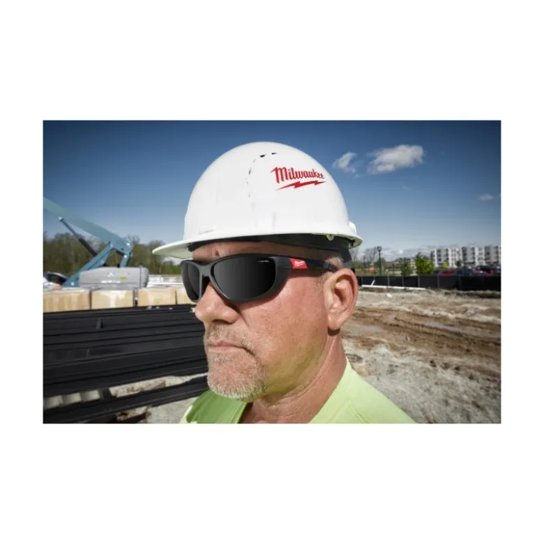 Lunettes de sécurité polarisantes hautes performance avec joint amovible - ANTI-BUEE & ANTI-RAYURE - Milwaukee | 4932471886