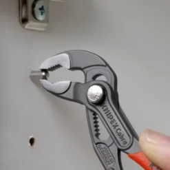 Pince multiprise Cobra® de pointe gainées en plastique antidérapant 125 mm KNIPEX | 87 01 125