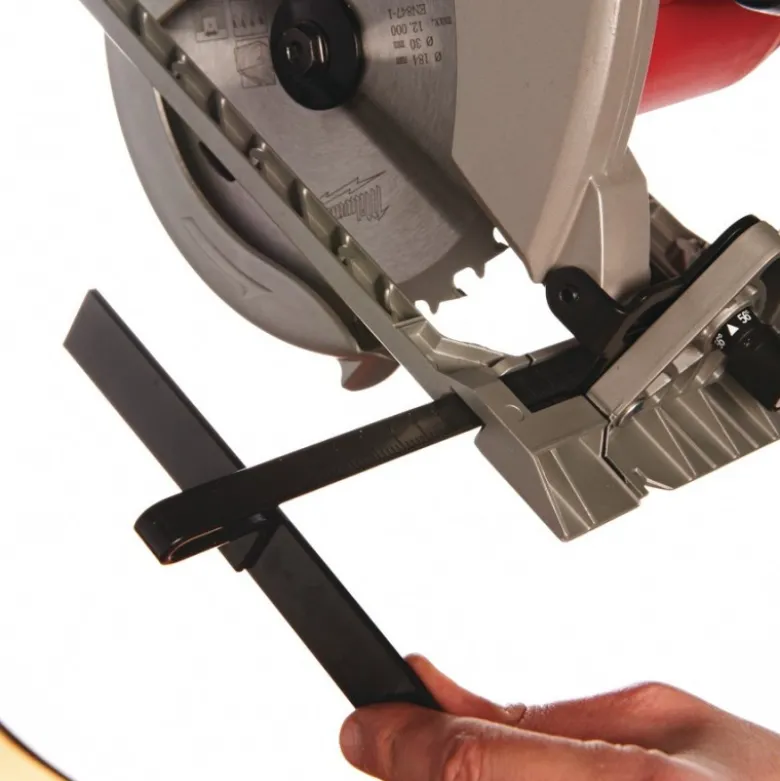 Scie Circulaire 1600Watts capacité de coupe 61mm de profondeur CS 60 | 4933419225 Milwaukee